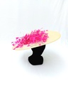 T&O CONCEPT - Chapeau Crème avec plumes fuschia - A709
