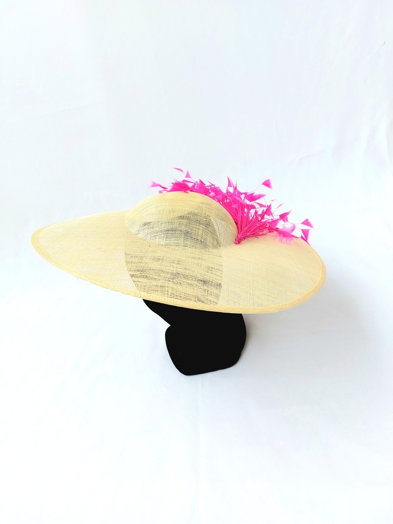 T&O CONCEPT - Chapeau Crème avec plumes fuschia - A709