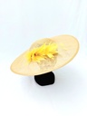 T&O CONCEPT - Chapeau Crème avec plumes jaunes - A721
