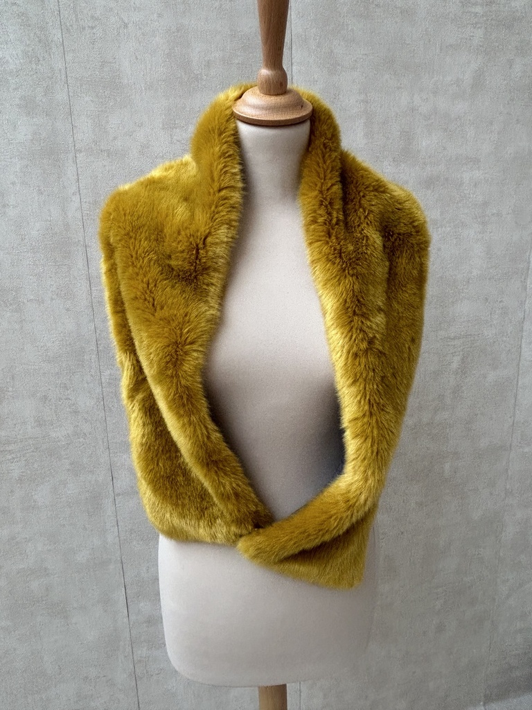 ESSENTIEL - Veste écharpe fourrure jaune moutarde C03407