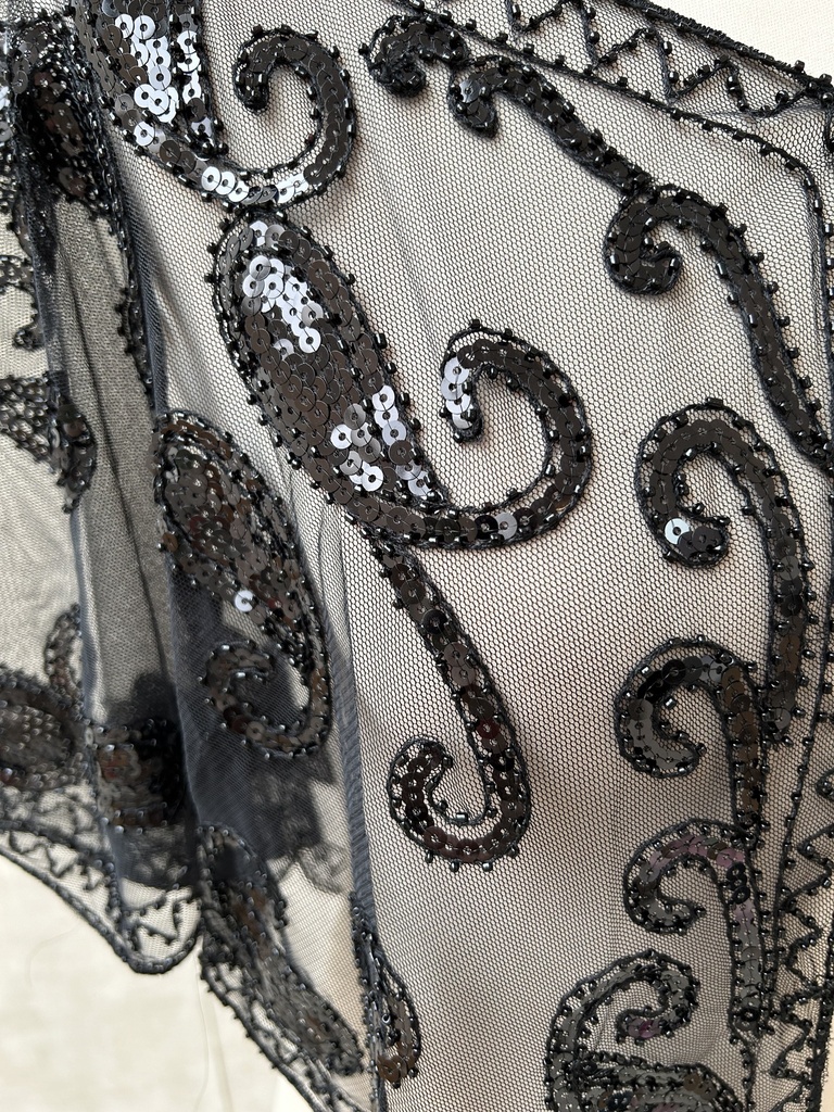 Veste capeline perles noire C03417