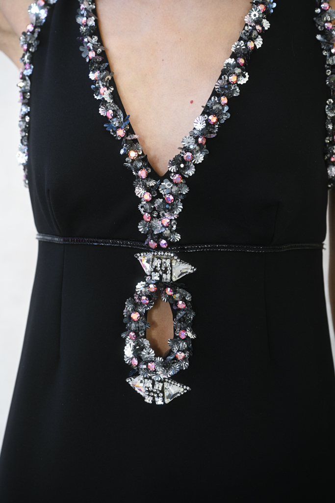 GUCCI - Robe longue noire décolleté serti de pierres - C03338