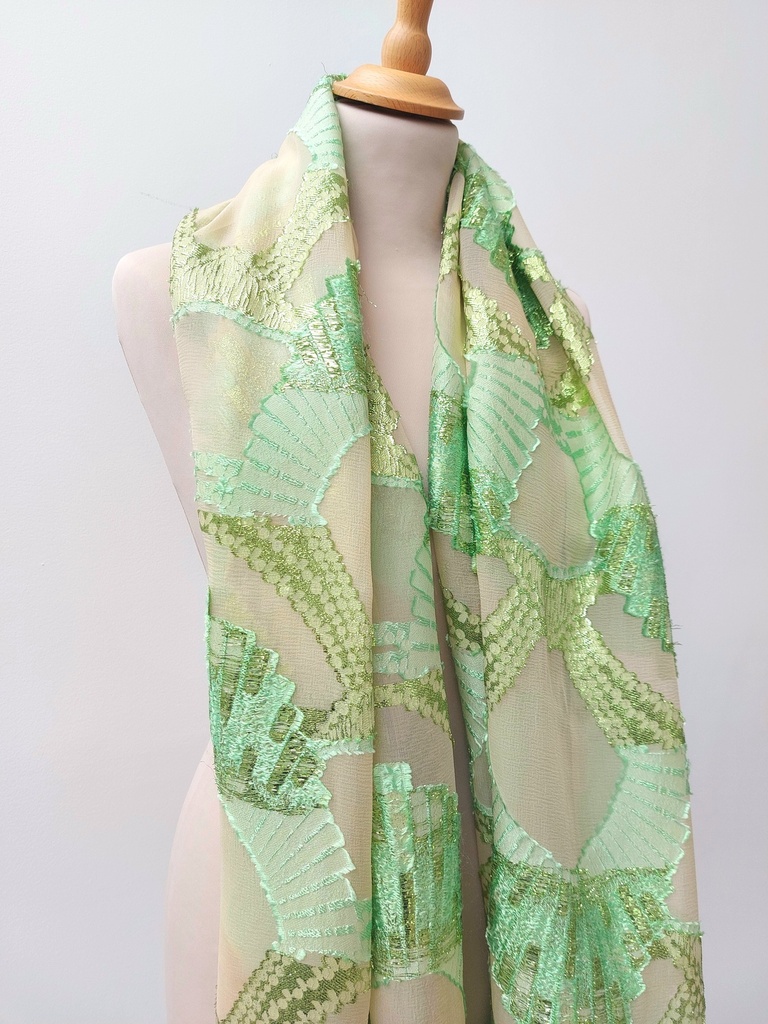 Veste écharpe verte beige et plumes - C03424