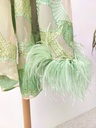 Veste écharpe verte beige et plumes - C03424