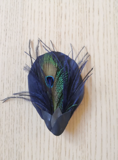 [A750] Un amour de Bibi - Pince plumes bleu nuit plume paon - A750